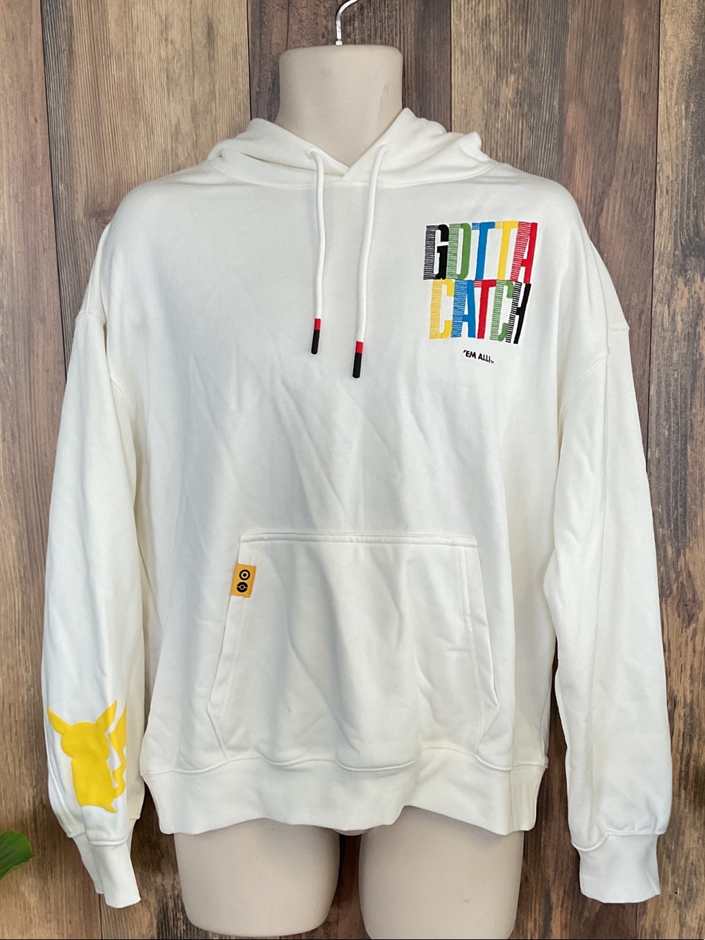 Pokemon GOTTA CATCH Collector Pikachu Logo Hoodie NWT